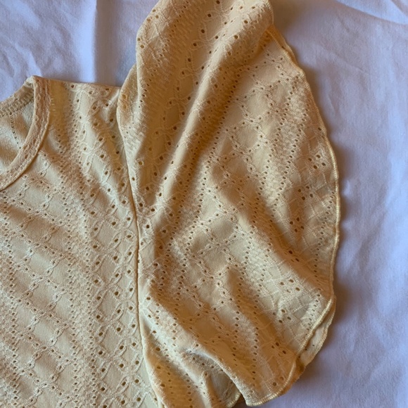 Alishebuy.Yellow stretch blouse with embroidery. Size S. Made in China. - Picture 3 of 7